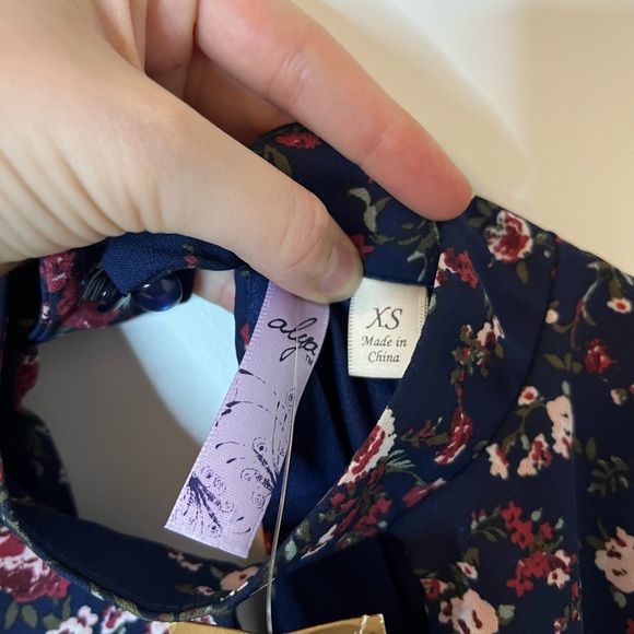 Francesca’s Floral Motif Mini Dress - Picture 6 of 7